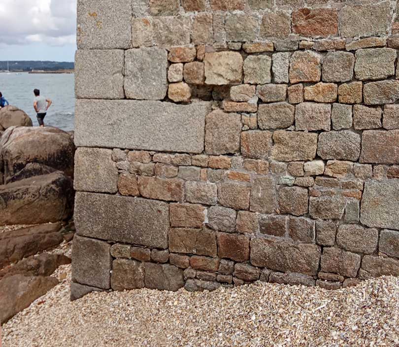 brèche au fort de l'îlet de Tatihou